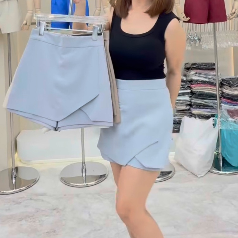 Lealea Avery skort, size L (fits like a M)